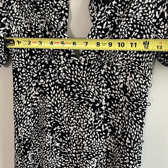 Free People flowy deep v-neck midi dress with keyhole and button detail - Picture 11 of 12